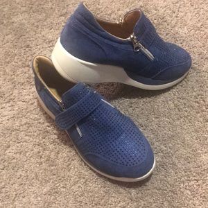 Adorable jj lightweight Shoes size 37 (7usa).